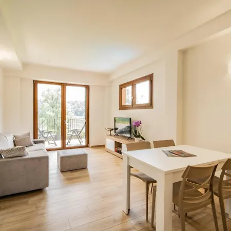 Como Home Residence Apartment Carlazzo
